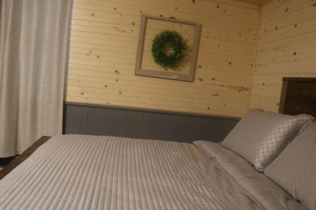 Vila Caddy Corner Has A Hot Tub Just Outside Of Town French Lick Exteriér fotografie